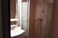 In-room Bathroom Hotel du Pic d'Annie