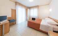 Bilik Tidur 7 Ristorante Hotel Lucia