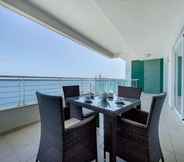 Kamar Tidur 4 Seafront Luxury Apartment, Pool and Great Location