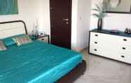 Kamar Tidur 7 Luxury Seafront Apartment With Pool