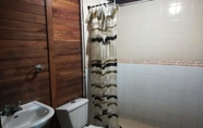 Toilet Kamar 6 Bauers House