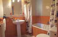 In-room Bathroom 4 Hostal Atalaya