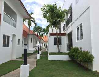 Bên ngoài 2 Heartland Hotel Service Rooms and Apartments