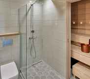 In-room Bathroom 7 Naava Chalet