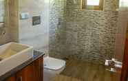 Phòng tắm bên trong 5 Hazel Galde Villa
