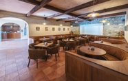 Bar, Cafe and Lounge 4 Il Villaggio di Giuele