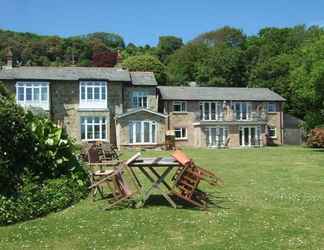 Exterior 2 Woodcliffe Holiday Apartments