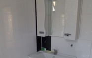 In-room Bathroom 5 Lotos Goygol