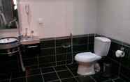 In-room Bathroom 4 Park Qusar Resort