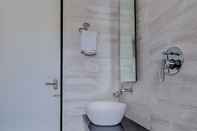In-room Bathroom Edition O 30007 Crown Inn Panvel