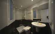 In-room Bathroom 5 Hondarribia by Basquelidays