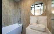 Toilet Kamar 2 No.25 Signature Hotel Daechung