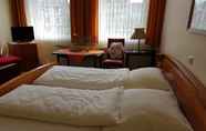 Bedroom 3 City Hotel Garni