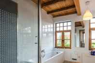 In-room Bathroom Flanders Fields Cottage Spar