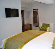 Bedroom 6 New Park Hotel