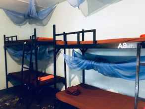 Bilik Tidur 4 Yellow Moon M23 Hostel