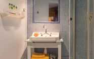 ห้องน้ำภายในห้อง 6 Chambres d'hôtes - Topaze