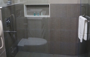 In-room Bathroom 6 Mirage Bab Al Bahr Beach Resort