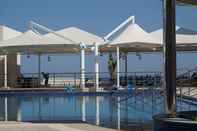 Kolam Renang Mirage Bab Al Bahr Beach Resort