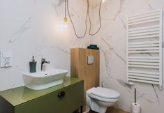 In-room Bathroom 6 MovArt Boutique Aparthotel