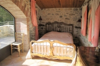 Bedroom Chambre d'hôtes du Moulin de la Passere