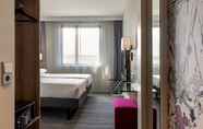 Kamar Tidur 2 Moxy Edinburgh Airport