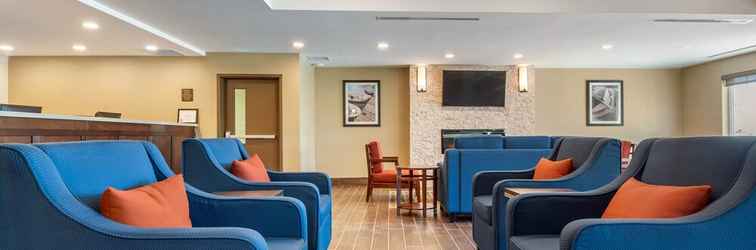 Lobby Comfort Inn & Suites