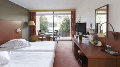 Bedroom 4 Hotel De Vossemeren by Center Parcs