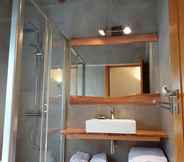 In-room Bathroom 5 Villas Casteletes-bangalow Sea View