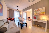 Ruang untuk Umum Beautiful Apartment in Glyfada Center