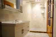 In-room Bathroom Xiang Shan Lin Hai Homestay