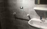 Toilet Kamar 6 Sakan 275