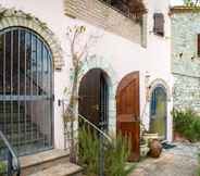 Exterior 2 B&B With Pool and View of Assisi