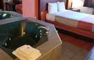 Bedroom 7 Motel 6 Tinton Falls, NJ – Neptune