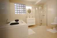 Phòng tắm bên trong Hotell Magnor Bad