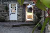 Bangunan Bryn Melyn Farm Cottages- 5 Luxury Cottages In A Stunning Setting with Wood Fired Hot Tub