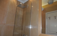 In-room Bathroom 2 Sultan Dusit Villa New Cairo