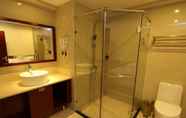 Toilet Kamar 4 The King Lycra Hotel