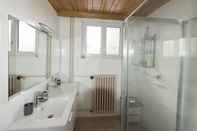 Phòng tắm bên trong Appartement aux Deux Cigognes