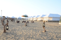 Điểm tham quan lân cận The Chirag Desert Camp