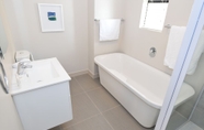 Phòng tắm bên trong 6 Kyalami Creek Luxury Apartments