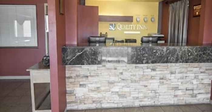 Lobby Quality Inn University