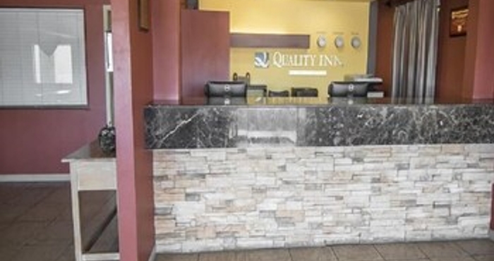 Lobby Quality Inn University