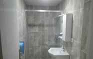 Toilet Kamar 6 New Beylerbeyi Hotel