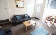 Common Space 6 2 Bedroom Family Home near Leeds City Center