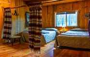 Bedroom 2 Sun Mountain Ranch Bunkhouse - Near Crater Lake