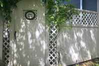 Exterior Oak Lawn Cottage ~ 1.5 Blocks to OSF