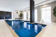 สระว่ายน้ำ Imperia Hotel & Suites Boucherville