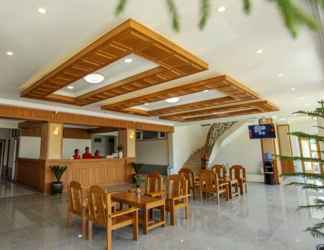 Lobi 2 Five One Star Hotel