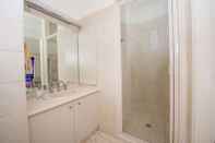 In-room Bathroom A Yachtsmans Rest Unit 4, 37 Victoria Parade